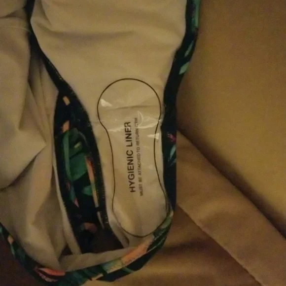 Cupshe Swimsuit - Picture 4 of 4